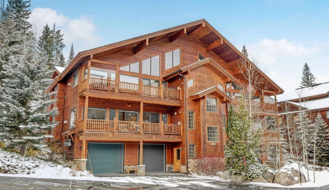 Slopeside Chalet 97A I Hot Tub I Great Views I Bunk Room I Work Space I Discounted Attractions