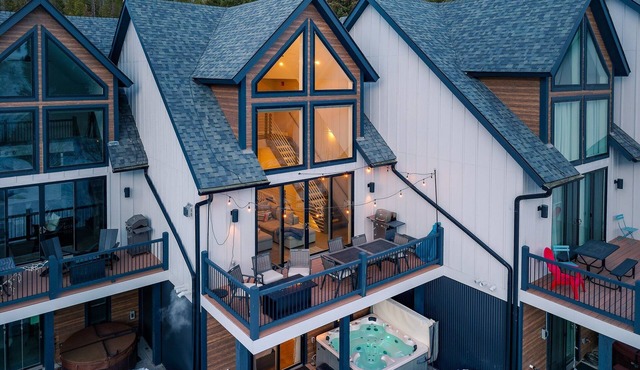 Slopeside Villa 135 I Private Hot Tub I Ski Views I Bunk Room I Fire Table I Discounted Attractions