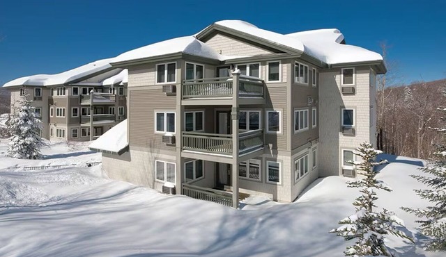 Smugglers Notch Awarded #1 Resort in the East by SKI Magazine 2023 3BR/2BA Delux