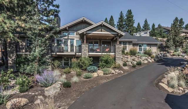 SONrise House - spacious West Side Beauty w Hot Tub and views!