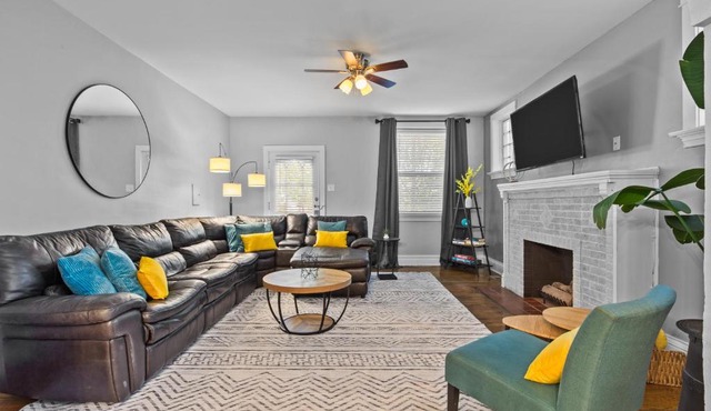 Spacious 3BR Near Botanical Garden | Quiet Corner House | Southwest Garden