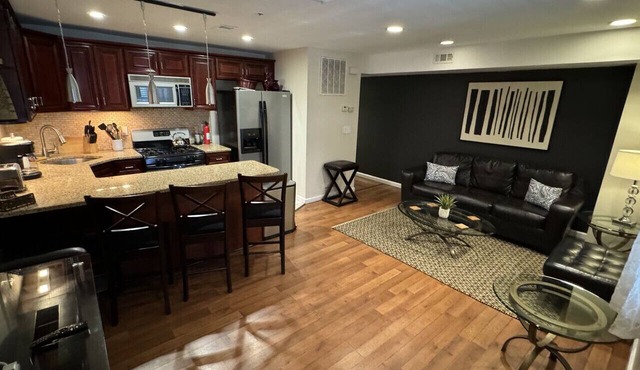 Spacious Amazing 3 Bedroom - 15 Mins to NY