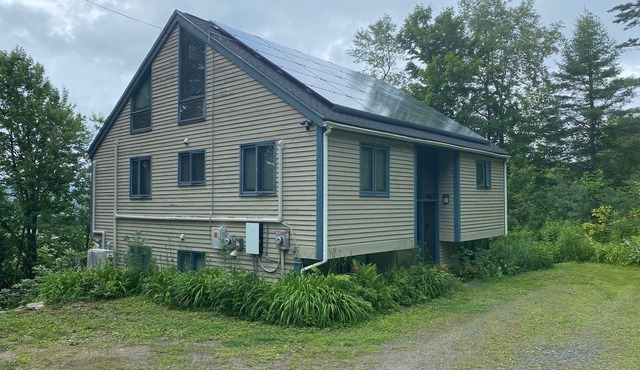 Spacious/Elegant 3 level house on Spruce Lake- swim or fish, short drive to Mt.
