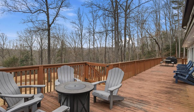 Spacious Hendersonville Mountain Getaway