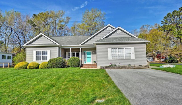 Spacious Pet Friendly 5 Bedroom Home Located Minutes from Bethany Beach; Community Pool free WIFI and Work Space