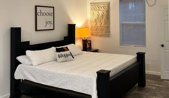 Spacious townhome convenient to everything! Great rates! ⭐