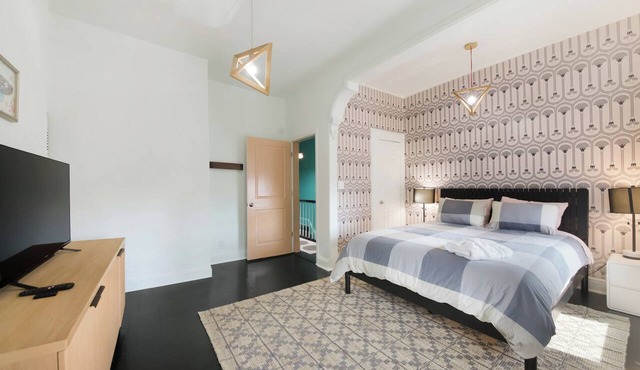 Spacious Urban 3BR Family & Pet Friendly Retreat