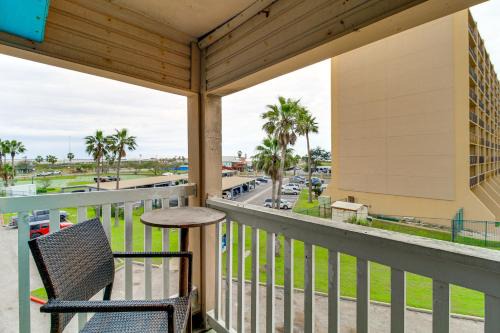 Steps to North Beach: Gem w/Ocean-View Balcony!