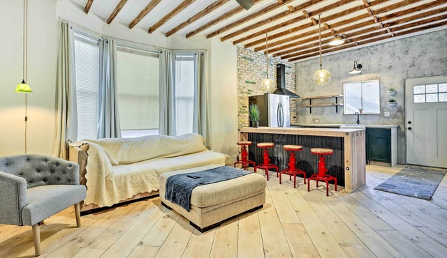 Stylish Newark Home w/Deck < 14 Mi to NYC!