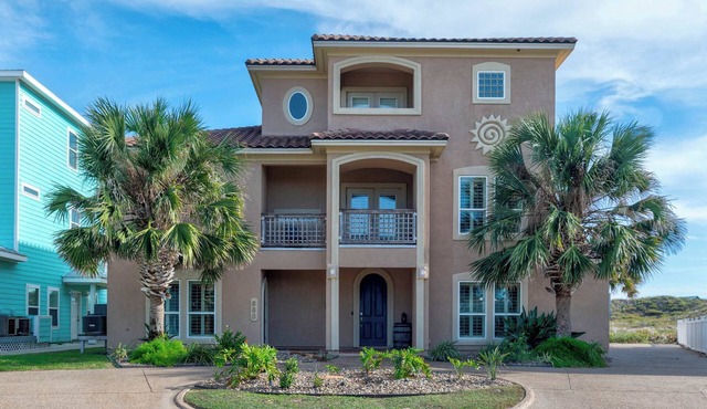 Sunrise Beach Villa~ Beach Views~Private Elevator
