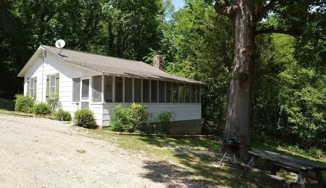 Take It Easy Resort - Cottage #6, Norfork Lake Cabin w/Dock Slip, Walk to Water