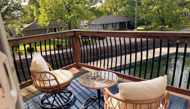 Terrific 3-bedroom house with a Pool in Kansas City.