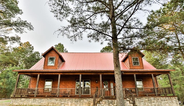 Texas Kind of Way, Hot Tub, Fireplace, Covered Deck, Pool table, Game Loft
