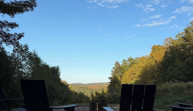 "The Arched Chalet" Stunning Green Mountain views close to Killington and Okemo