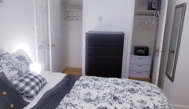 THE PROPERTY IS LOCATED IN A QUIET AREA, NEAR TO NEWARK AIRPORT & FEW MALLS.