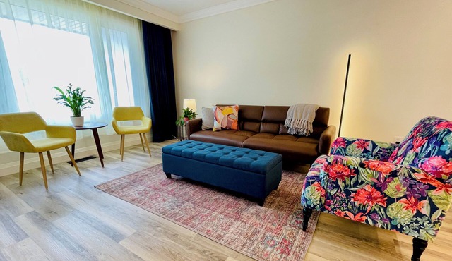 The Split - A Chic and Comfortable Pad to Work or Play - Family and Pet Friendly