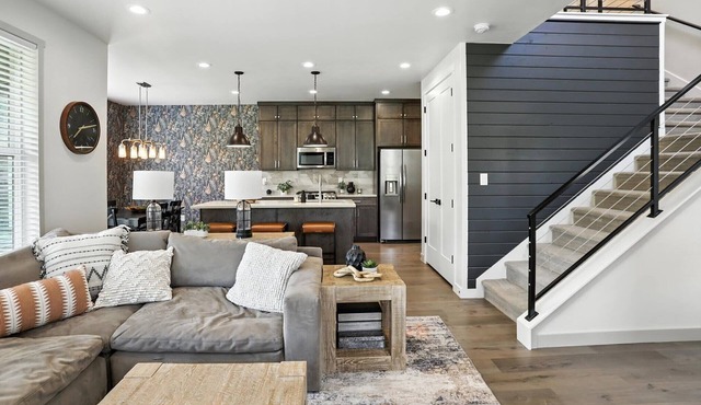 The Vista: Sleeps 14! Hot Tub | Arcade | Views