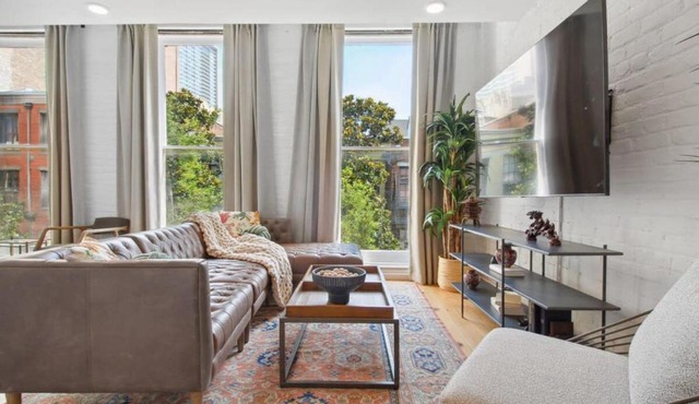 Two CBD Suites 10BR Near French Quarter
