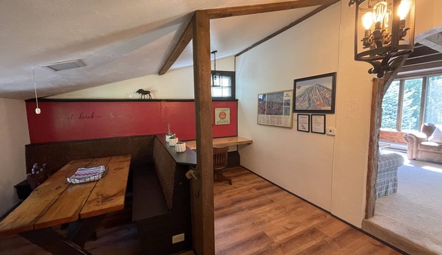 Unique Ski cottage nestled between Mt. Snow & Stratton