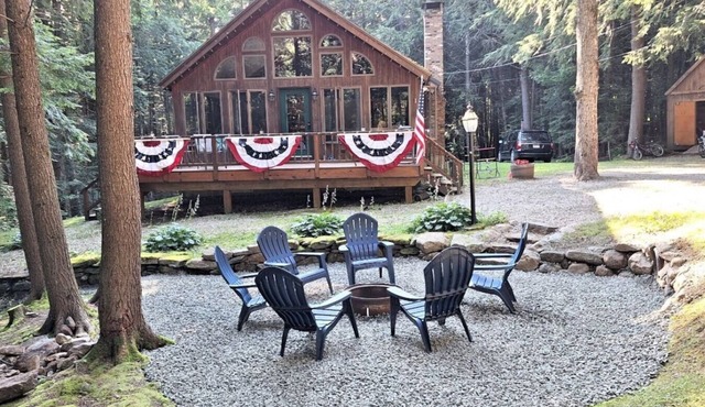 Updated Chalet. Minutes from Mt, Lakes and Golf.