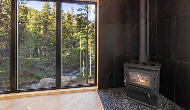 Updated Cozy Cabin on the River/Hot Tub/Beach