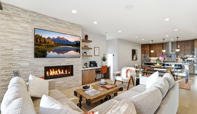 Upscale Retreat w/Hot Tub, Steam, Pet-Friendly