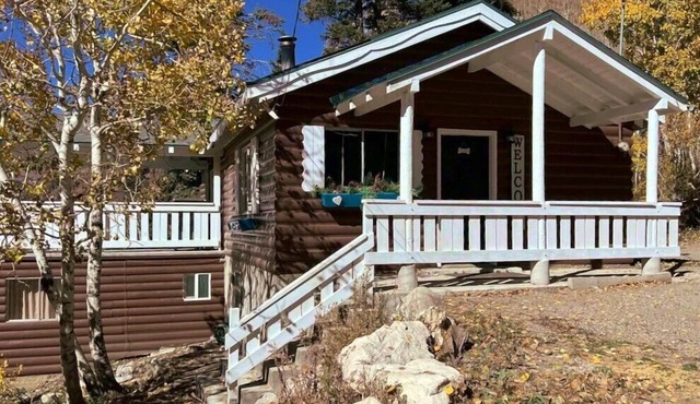 Whispering Pines by Cottonwood Lodging