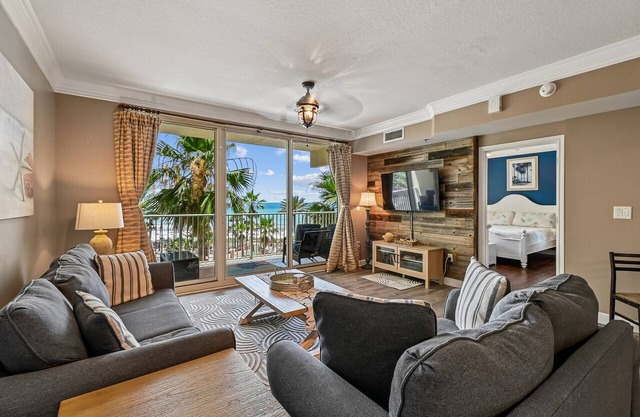 4th Flr 1 Bdrm+Bunks/2Bath. Upgraded! Sleeps 6