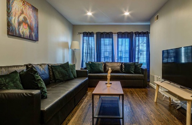 HUGE 3BR 2BA duplex 15min to NYC