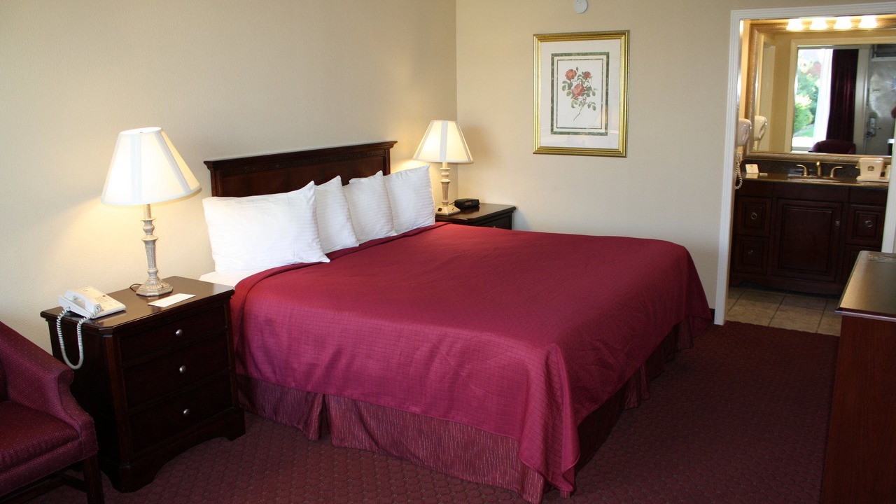 Photo of Bedroom in Eureka Springs Historic District
