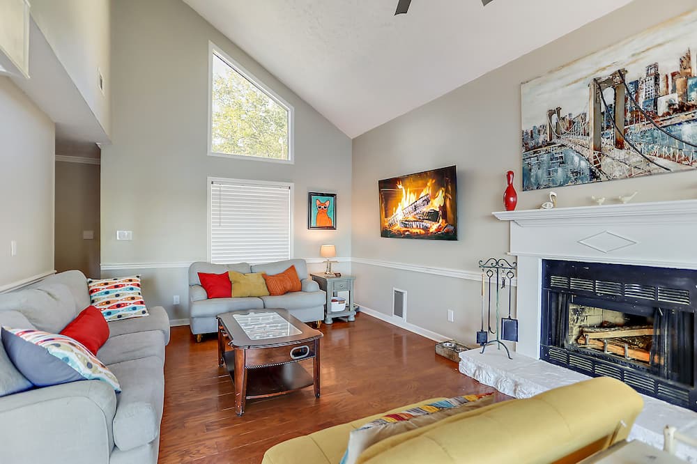 Photo of Livingroom in Tougaloo