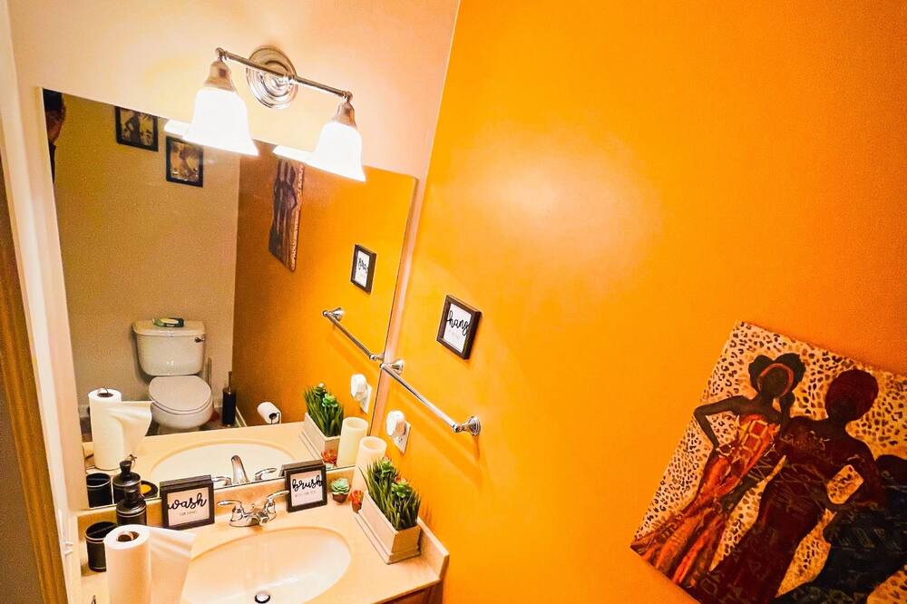 Photo of Bathroom in Pinch District