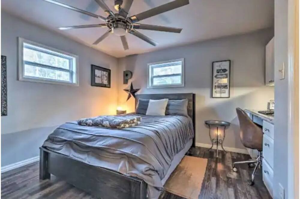 Photo of Bedroom in Piney