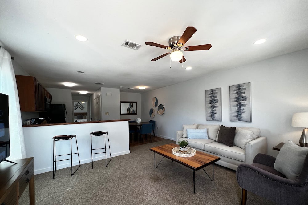Photo of Livingroom in Powderly