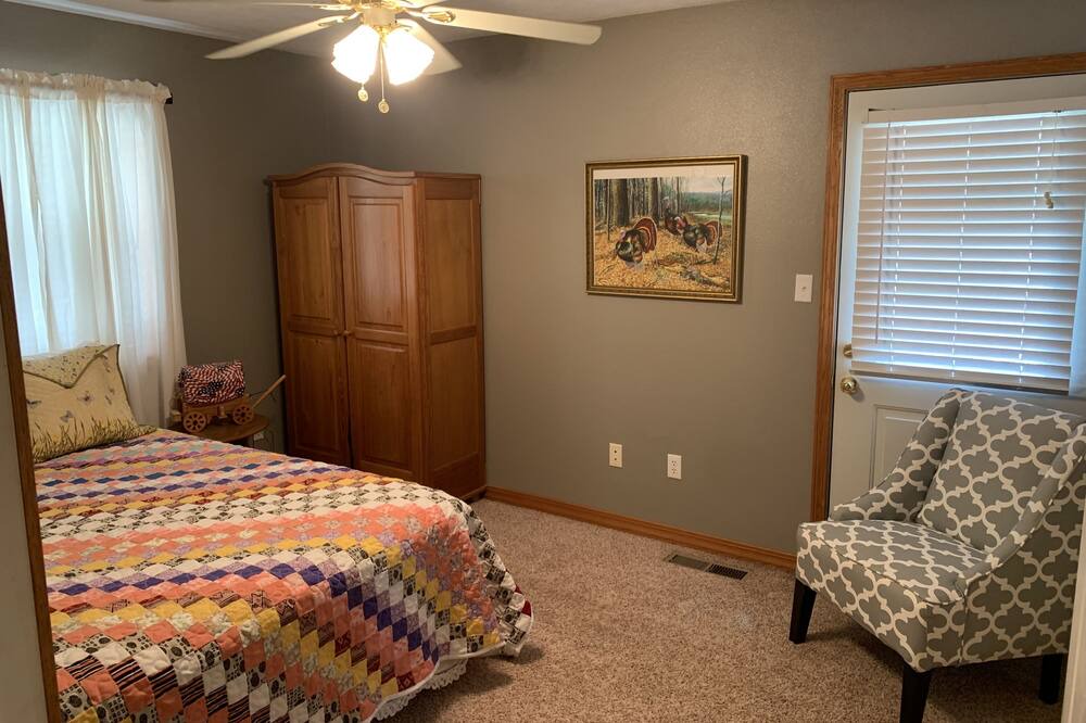 Photo of Bedroom in Compton