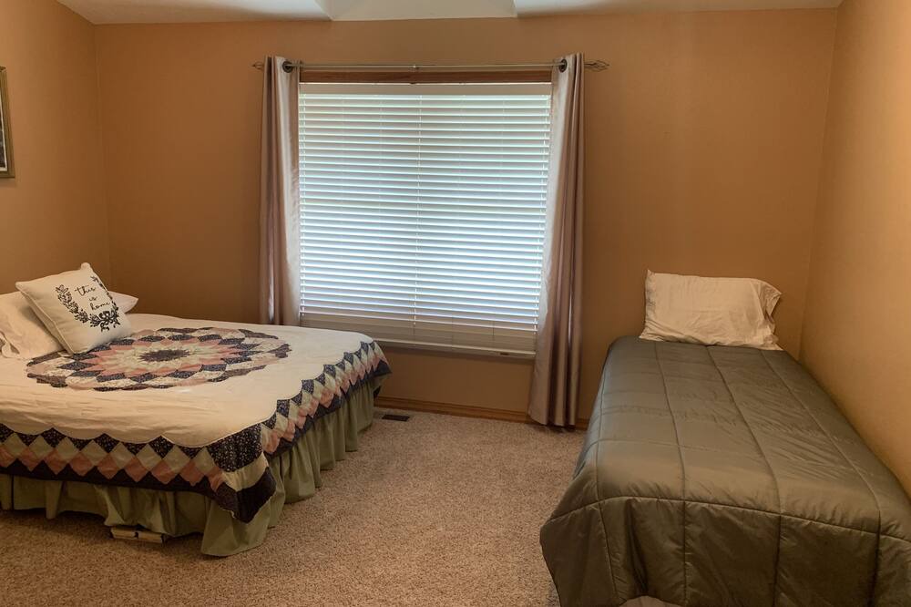 Photo of Bedroom in Compton