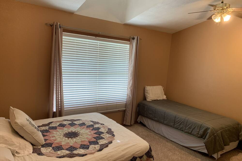 Photo of Bedroom in Compton