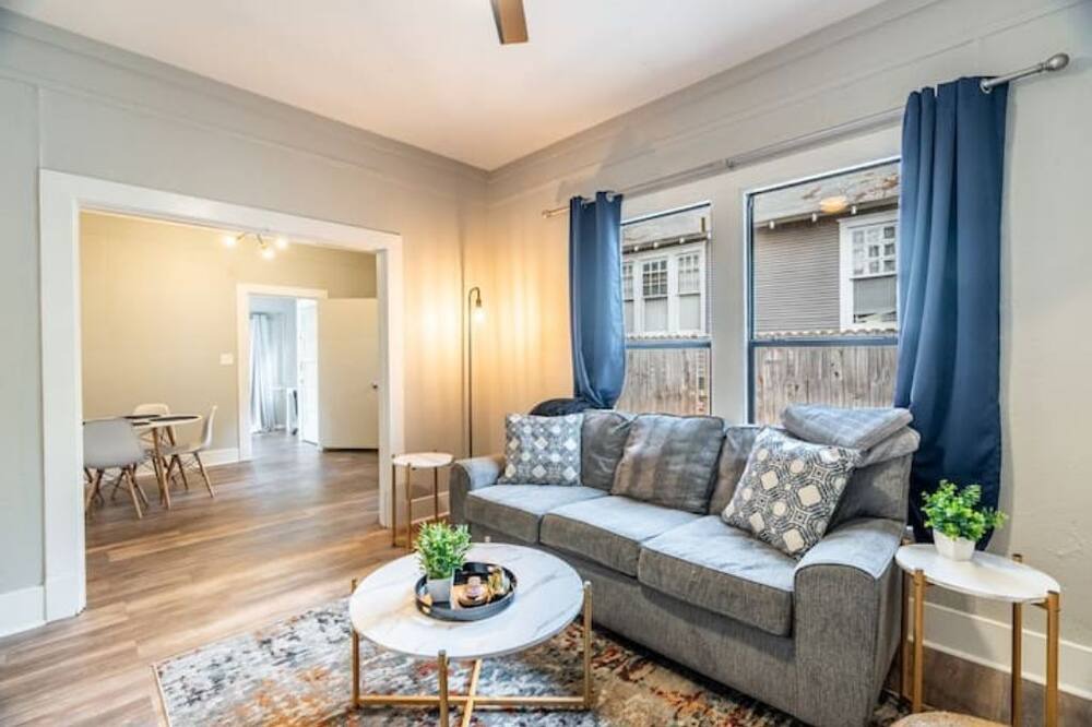 Photo of Livingroom in Capital View