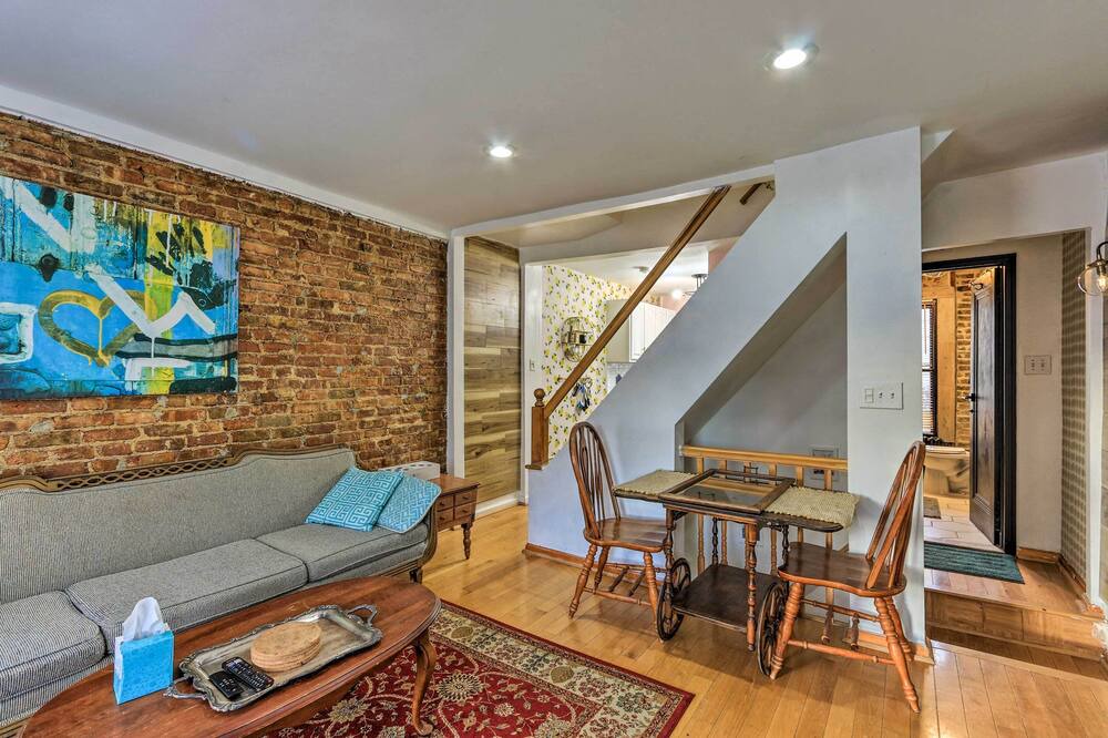 Photo of Livingroom in Historic Downtown