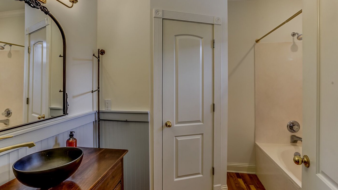Photo of Bathroom in Nesbit