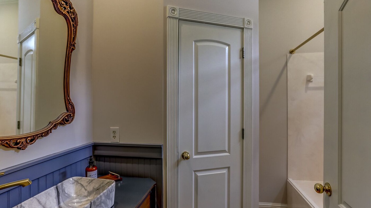 Photo of Bathroom in Nesbit