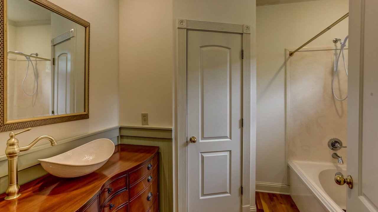 Photo of Bathroom in Nesbit