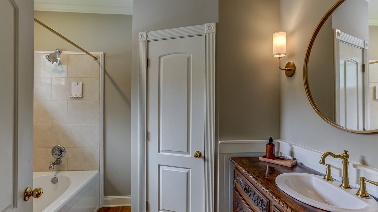 Photo of Bathroom in Nesbit