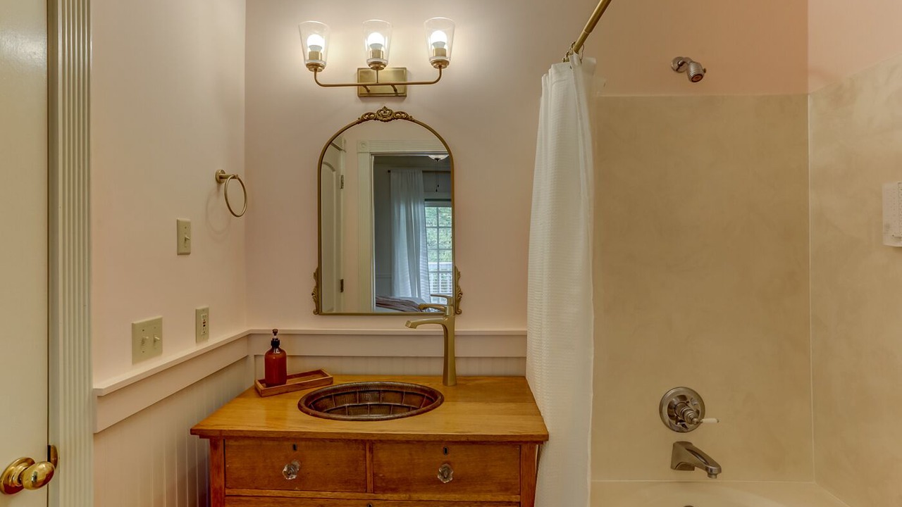 Photo of Bathroom in Nesbit