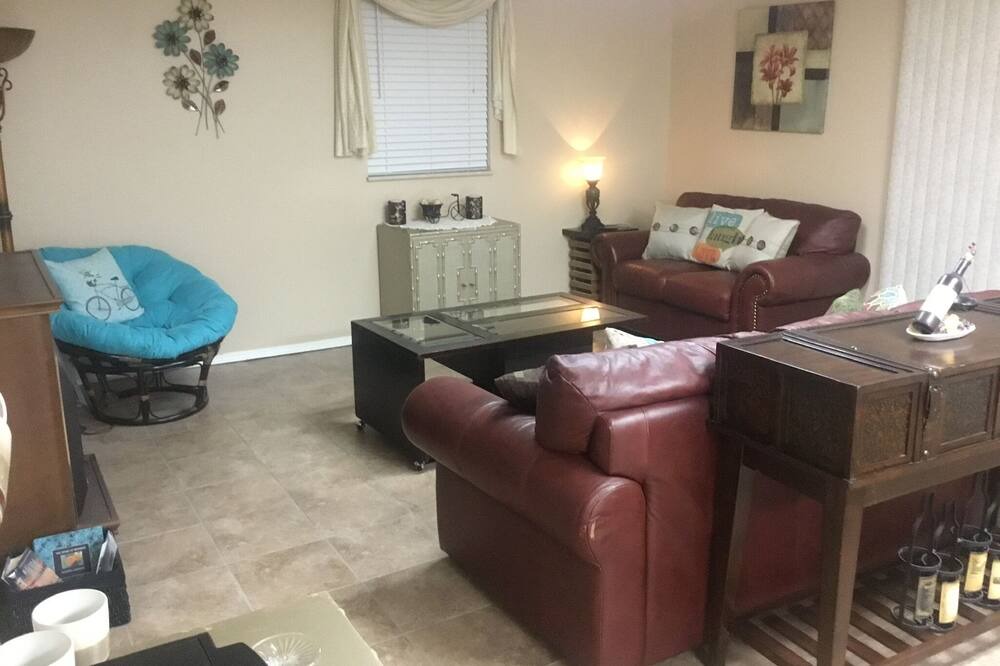 Photo of Livingroom in Harrison