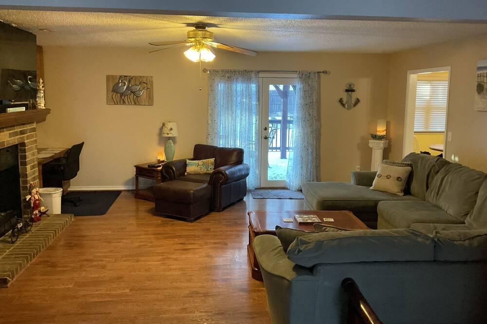 Photo of Livingroom in Harrison