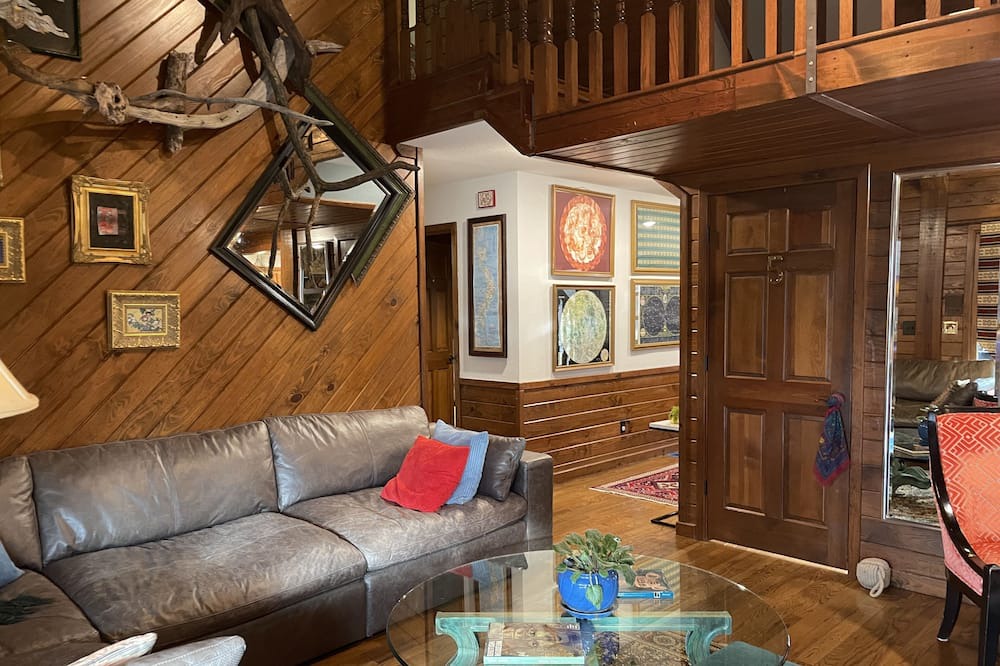Photo of Livingroom in Springville