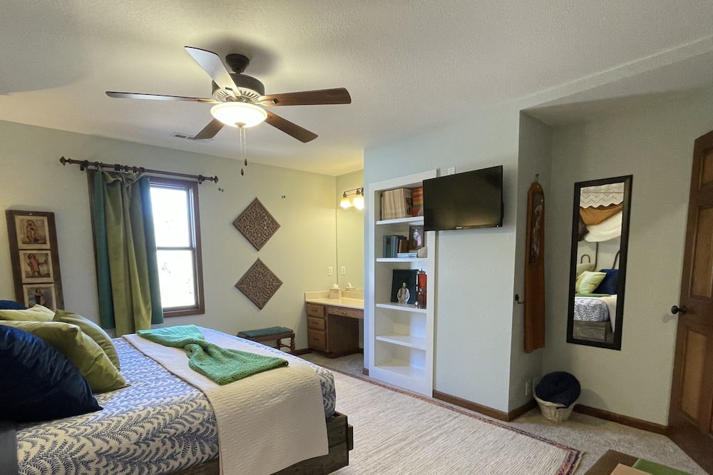Photo of Bedroom in Springville