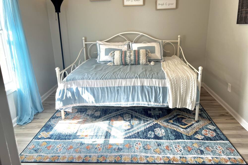 Photo of Bedroom in Benton