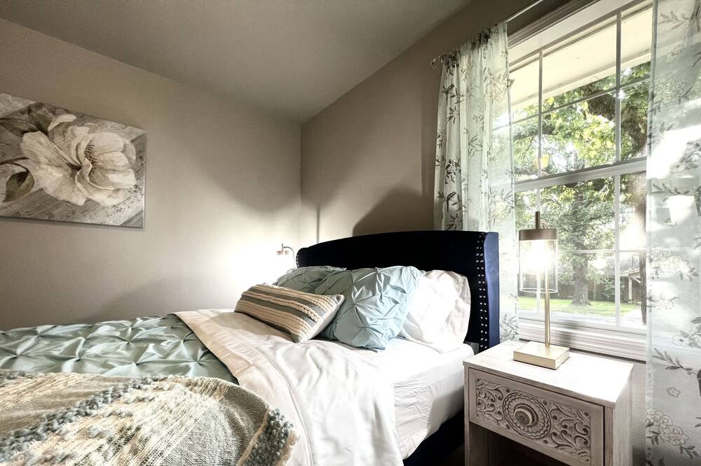Photo of Bedroom in Benton